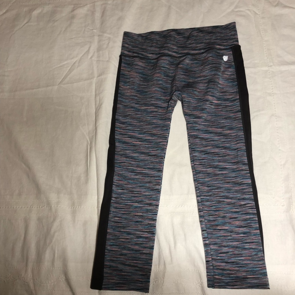 Jilla Active Capri Yoga Pants